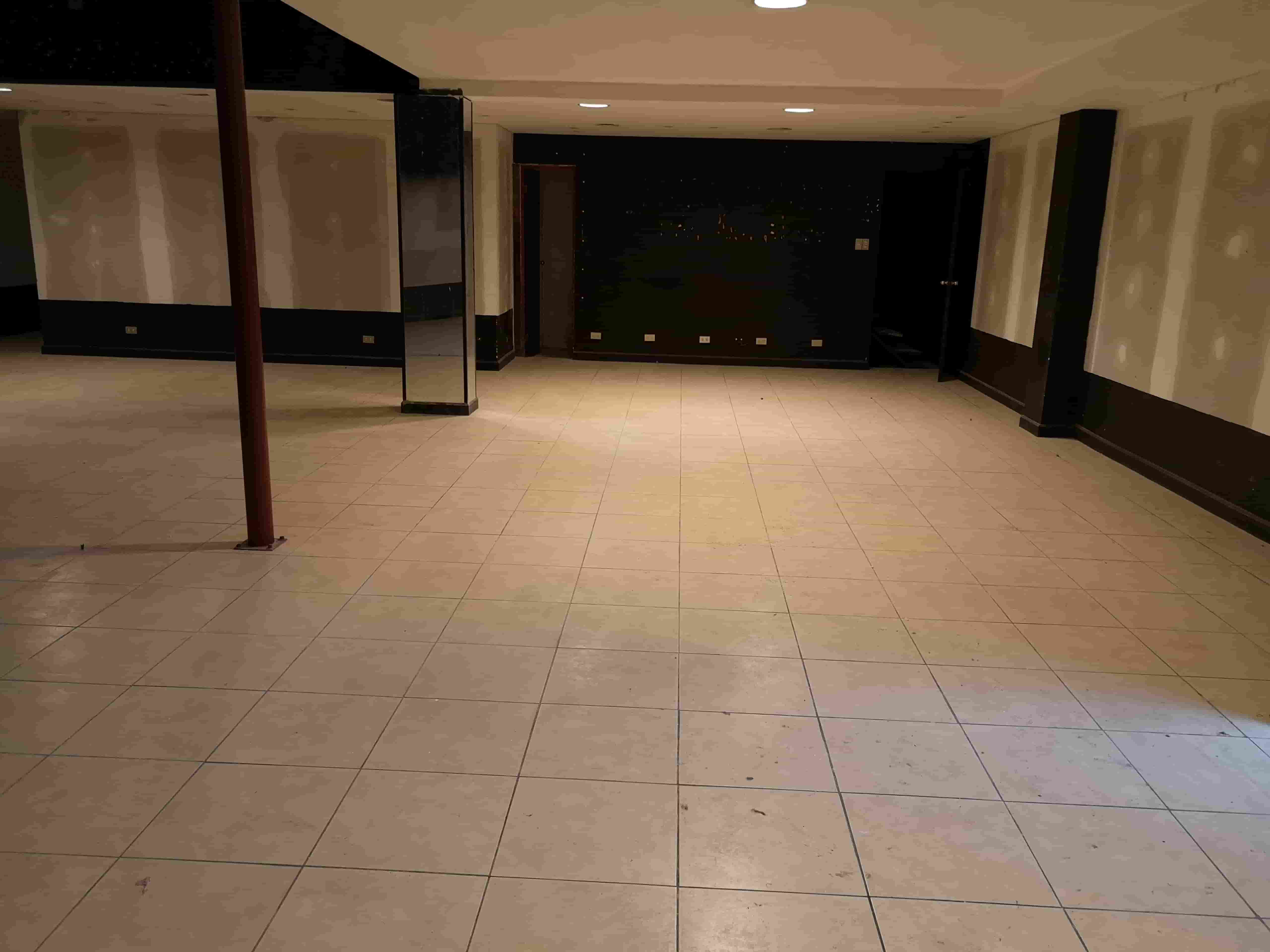 Local Comercial CC Montufar en Renta