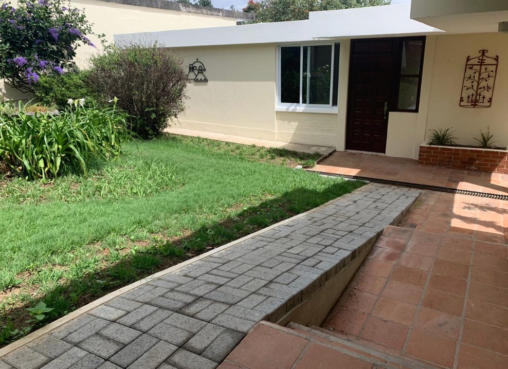 Casa en alquiler de 1 nivel en VH III