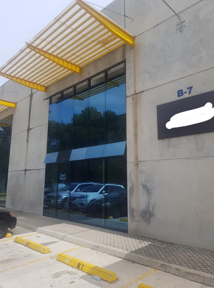 Ofibodega en renta zona 10