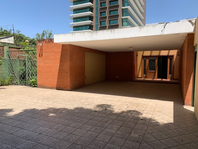 Casa para uso de oficina o restaurante