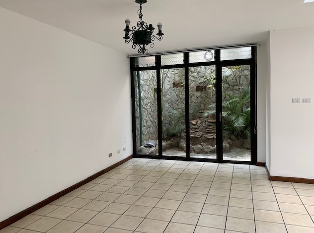 Casa en alquiler zona 10 en Oakland 2