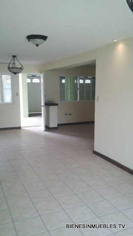 CASA EN VENTA EN ARRAZOLA, CARRETERA A EL SALVADOR