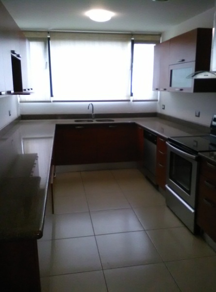 Apartamento en renta edificio Torre Condesa zona 14