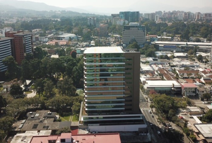 OFICINA EN VENTA EN EDIFICIO PIALE ZONA 10