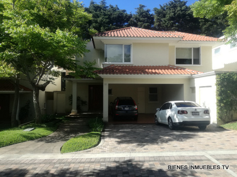CASA EN VENTA EN PORTAL DEL BOSQUE 1