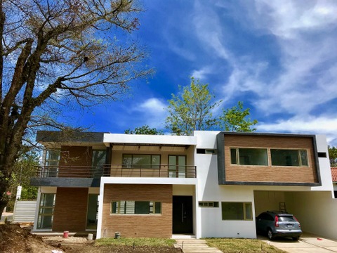 Casa en venta en zona 16