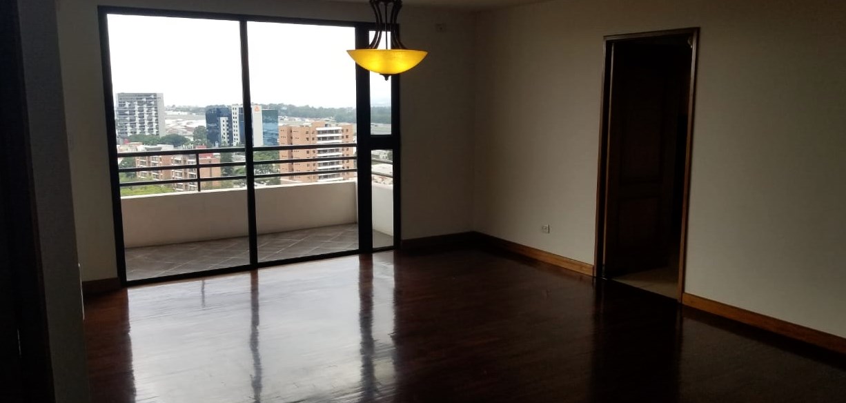 Apartamento en alquiler en Edificio Almeira, zona 14