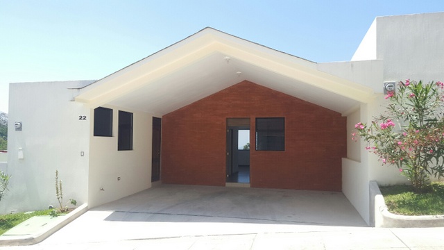 3 Casas en Venta en Bosque Escondido